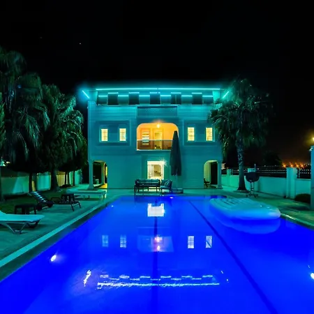 فيلة فيلا أون كادريه ماهاليسي